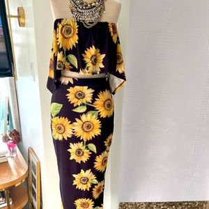 2 piece sunflower skirt set. Sz L